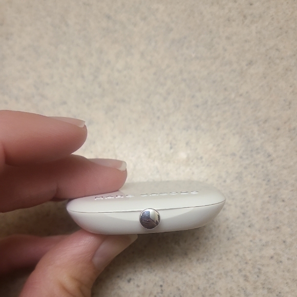 Marc Jacobs Compact Powder - Picture 3 of 4